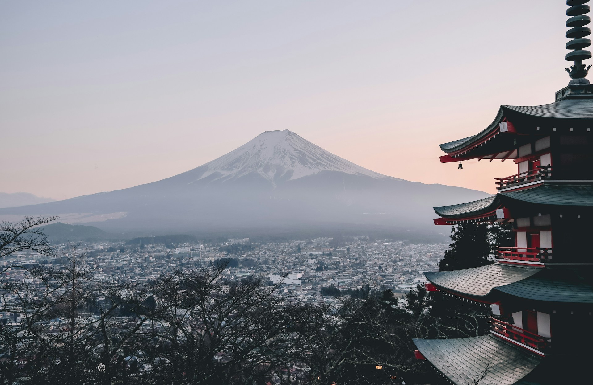 Mount Fuji and a pagoda in winter, one of Japan's quietest and most family-friendly travel seasons